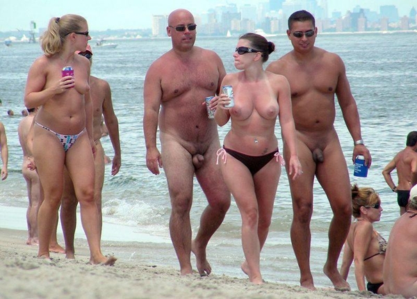 600px x 430px - Nude and Beach â€“ Teen Beach Babe | Free Interracial Porn Video